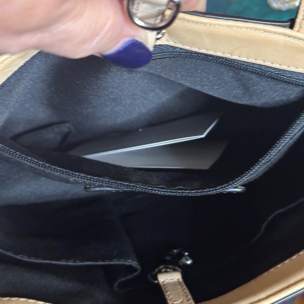 EUC Coach Peyton Embossed Patent Leather Small Tote. - Picture 5 of 8